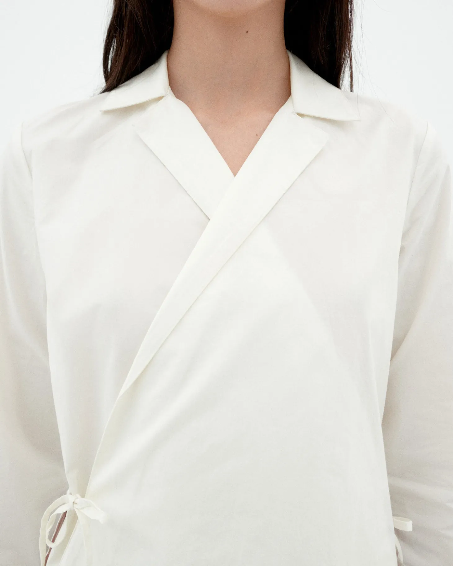 Blusa blanca cruzada Lenie