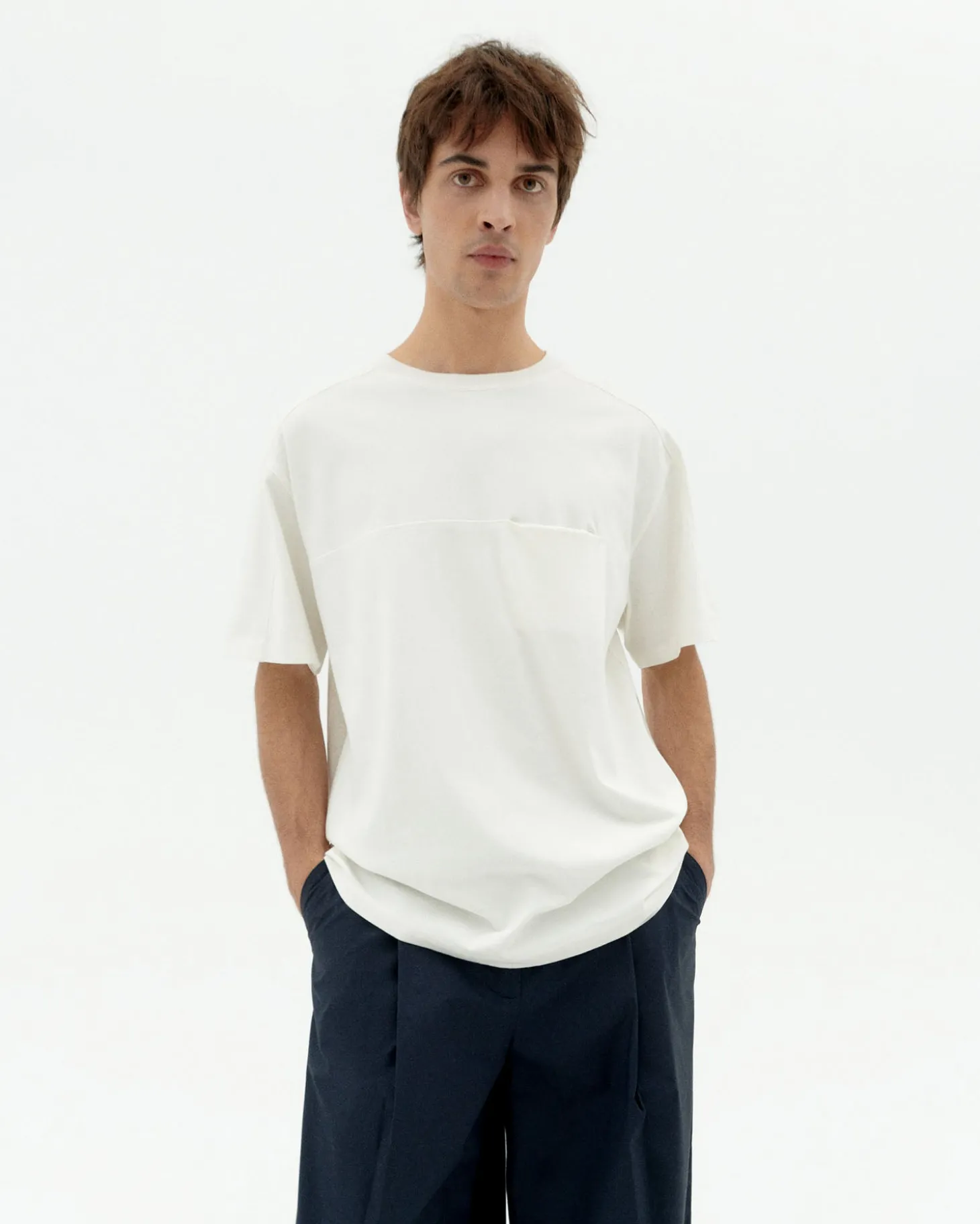 Camiseta blanca con bolsillo Hank