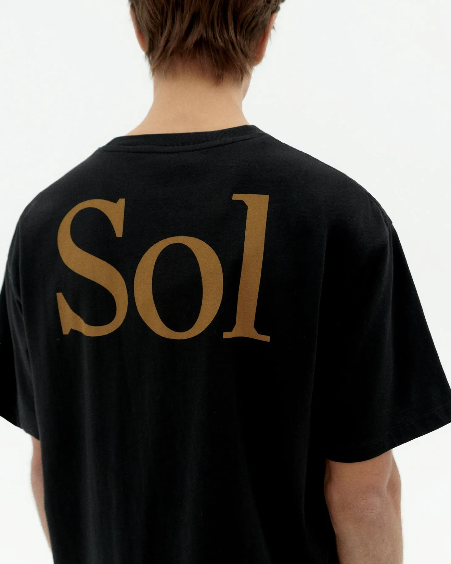 Camiseta negra sol type espalda Aaron
