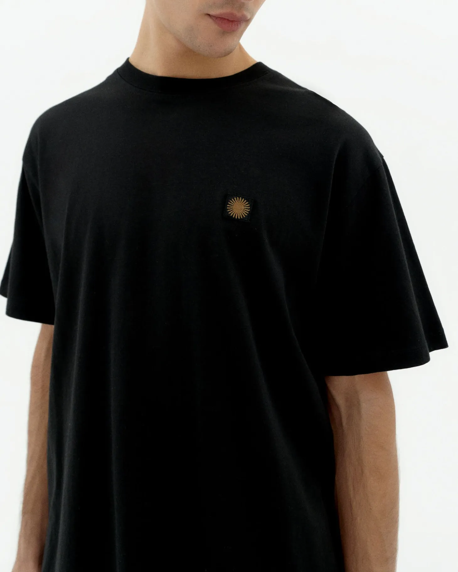 Camiseta negra sol type espalda Aaron
