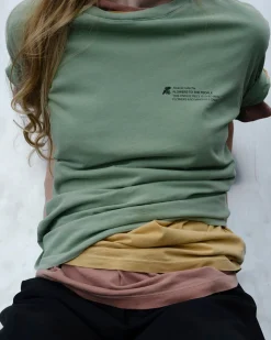 Camiseta unisex acacia tinte natural