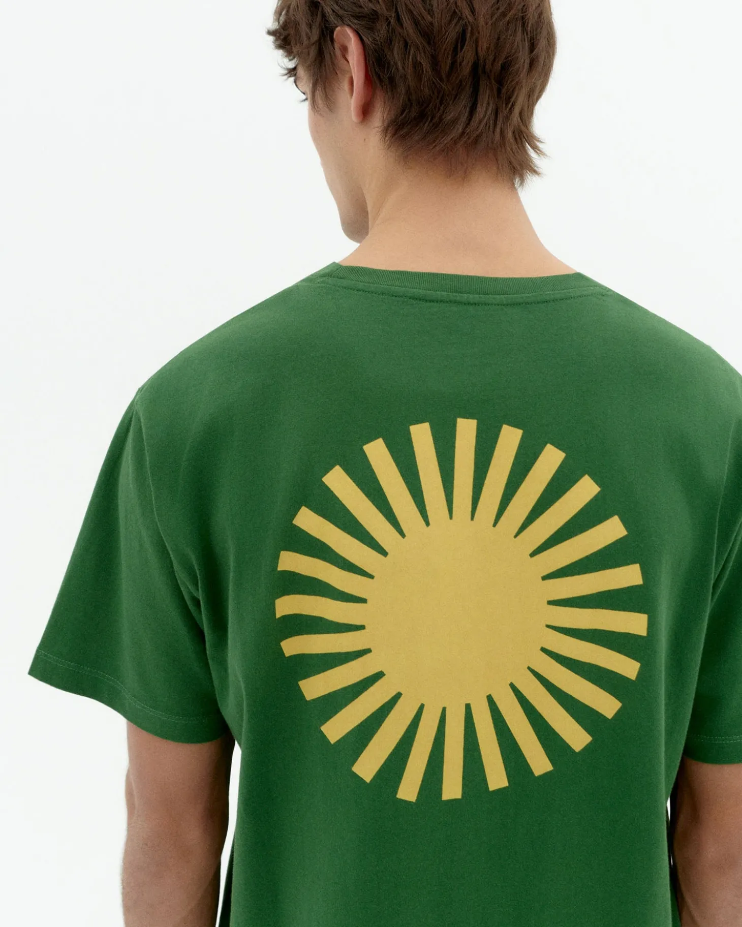 Camiseta verde sol espalda amarillo