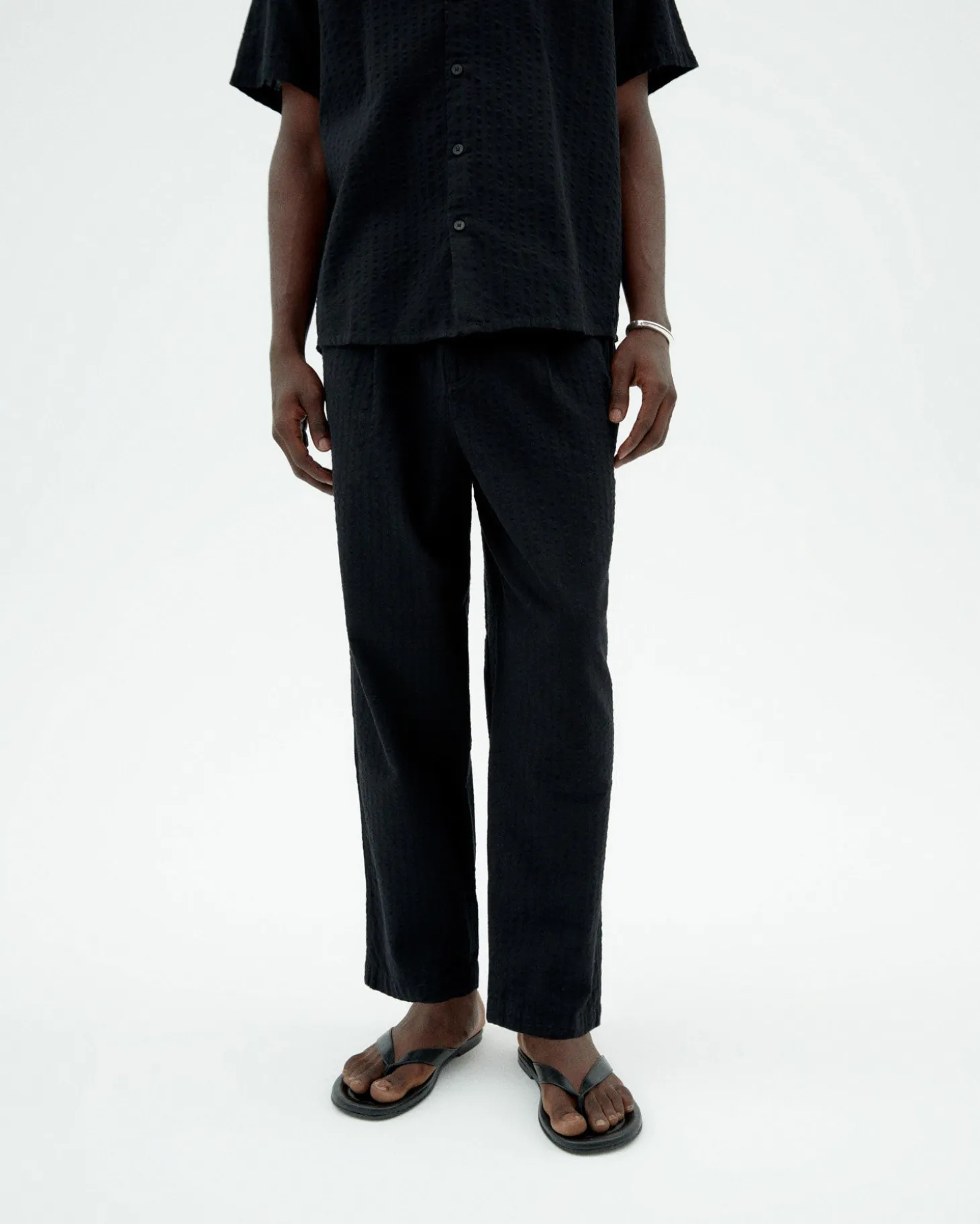 Pantalón loose seersucker negro Luc