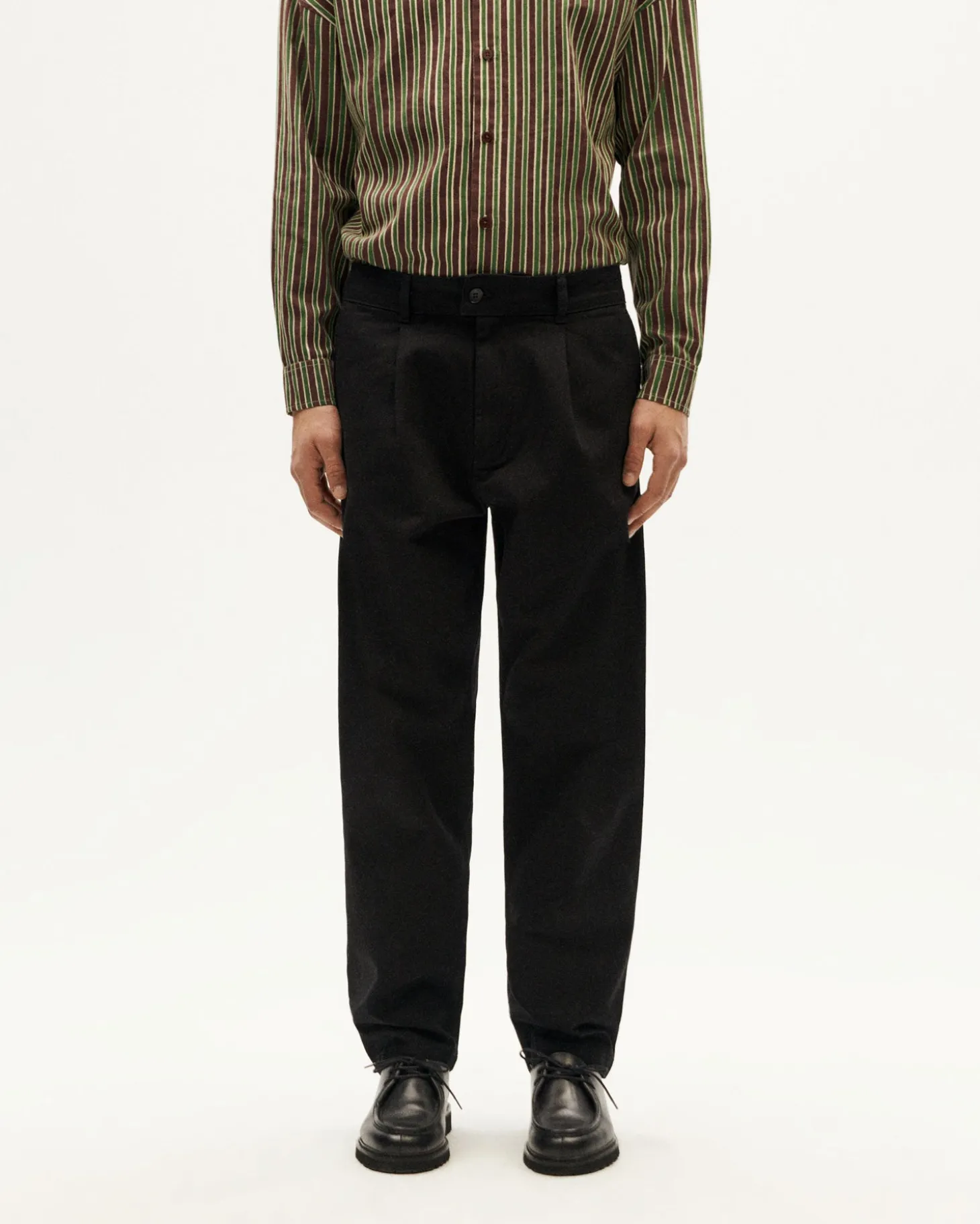 Pantalón relaxed pinza negro Wotan