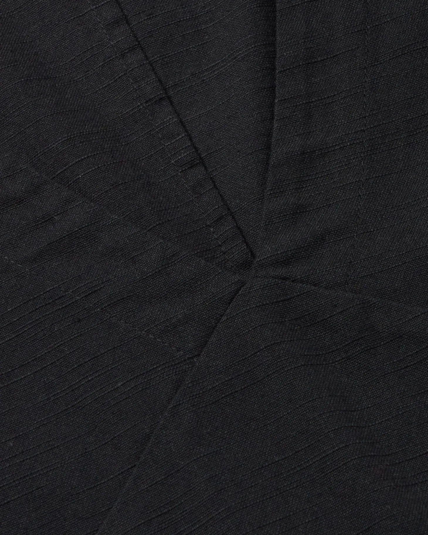 Vestido corto negro escote V Kim